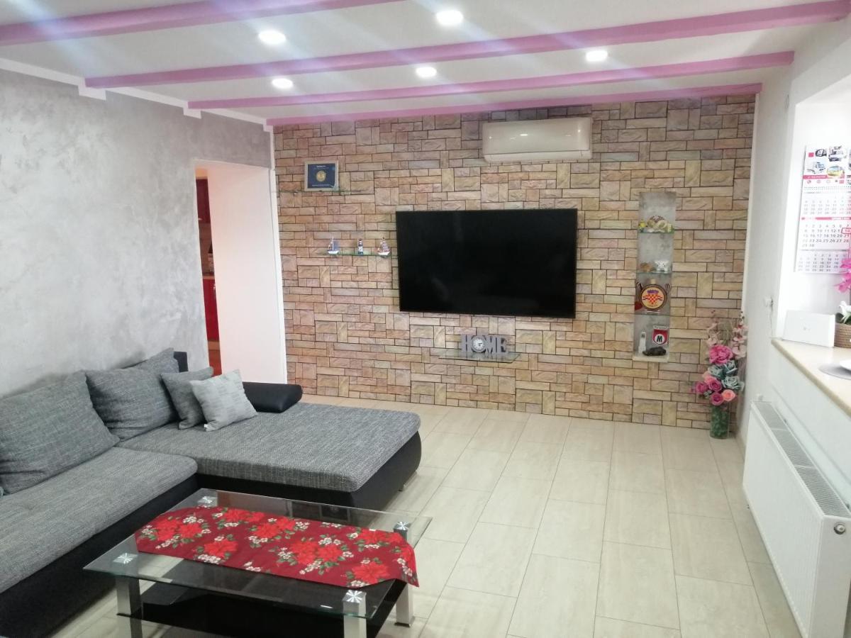 Apartment Goran & Nela 乌马格 外观 照片