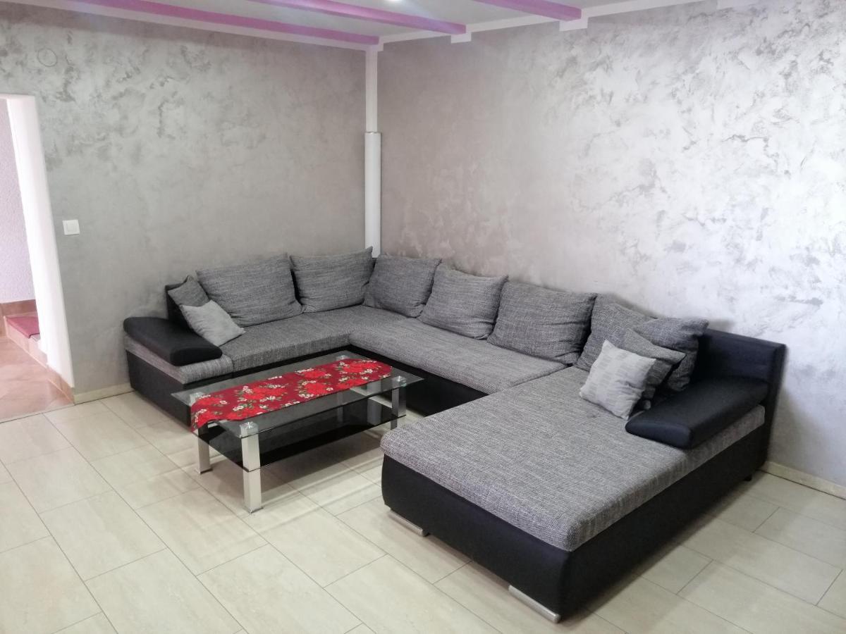 Apartment Goran & Nela 乌马格 外观 照片