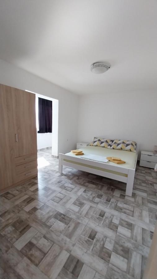 Apartment Goran & Nela 乌马格 外观 照片