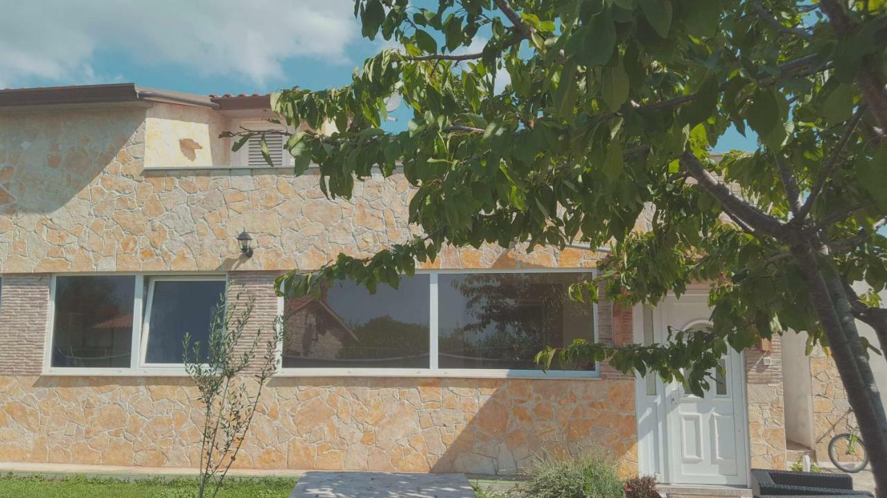 Apartment Goran & Nela 乌马格 外观 照片