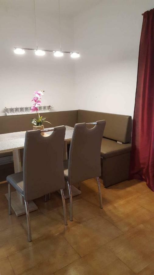 Apartment Goran & Nela 乌马格 外观 照片